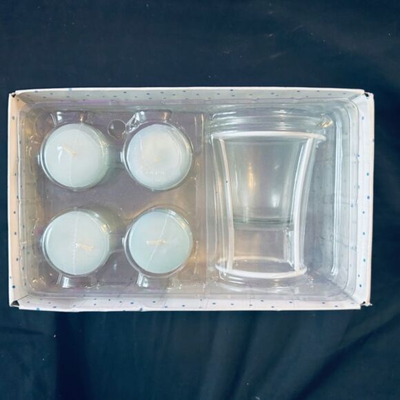 Candle Set of 4 with Holder NWT Heavenly Hydrangea - Picture 1 of 2